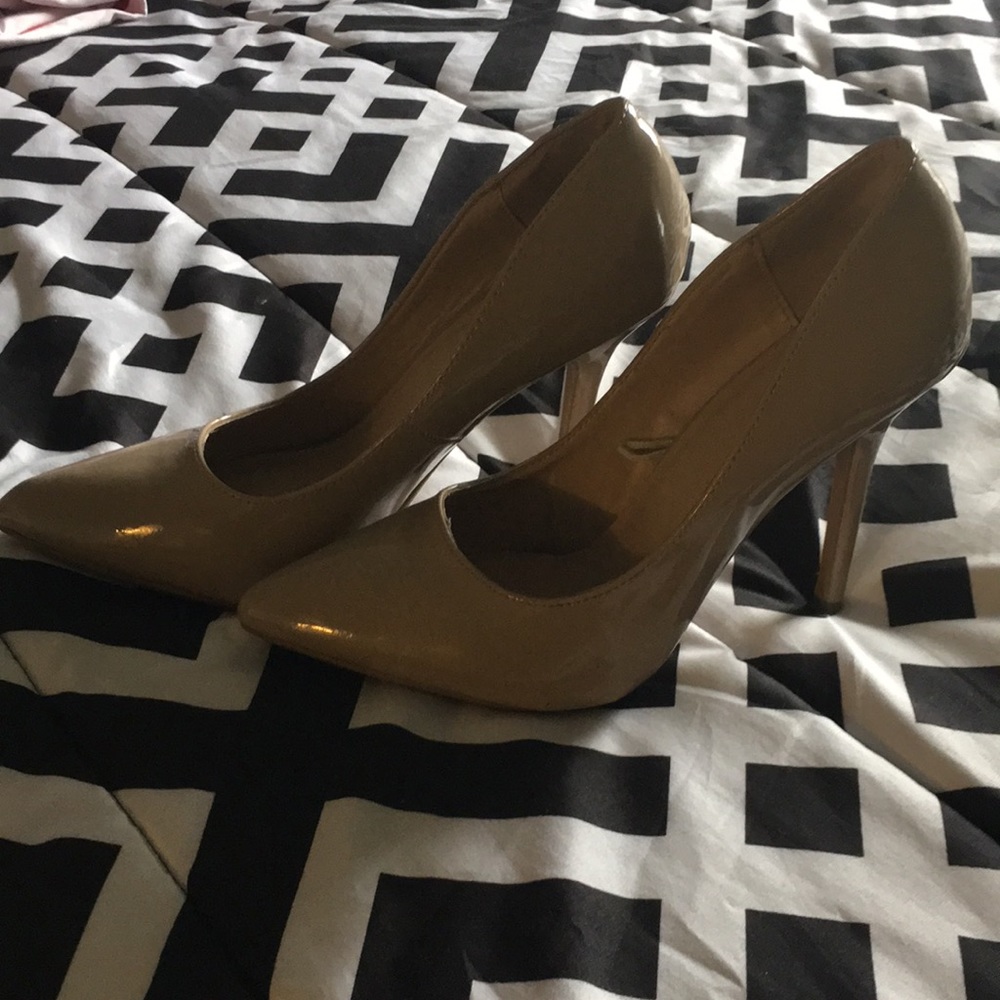 Nude Heels - Picture 2 of 2